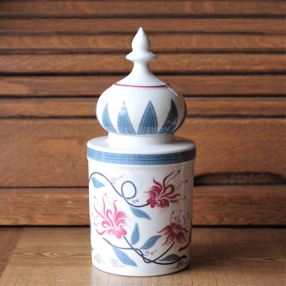 Royal Pavilion Porcelain Canister, Elizabeth Arden Christmas collection 1978